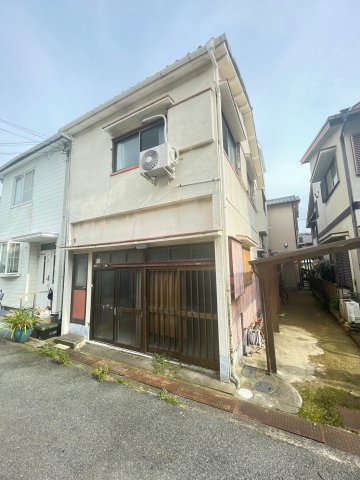 一津屋2丁目貸家の建物外観