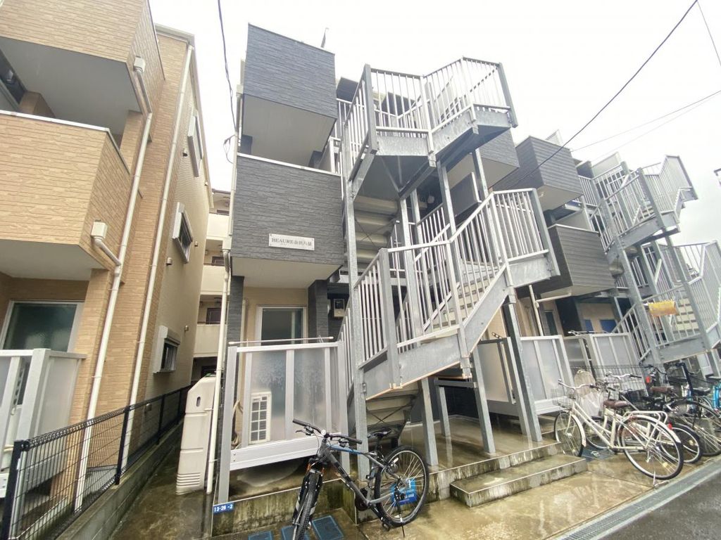 神奈川県横浜市金沢区六浦１の賃貸アパートの外観