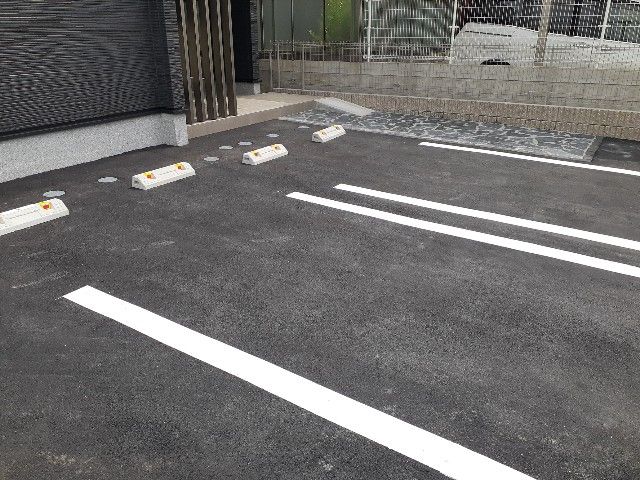 【名古屋市中村区岩塚町のアパートの駐車場】