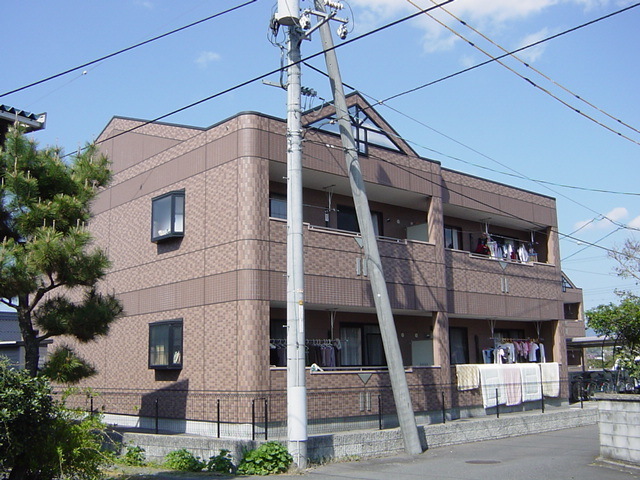 苫田郡鏡野町寺元のアパートの建物外観