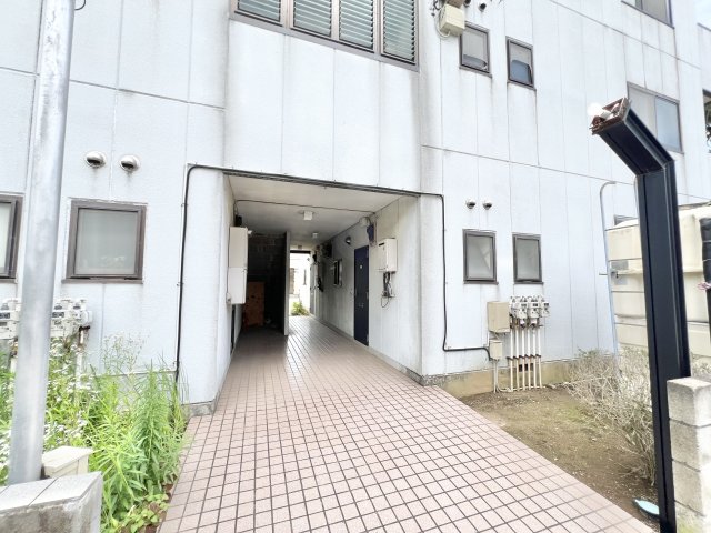 【四街道市和良比のマンションのエントランス】