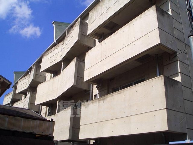 京都市上京区高台院竪町のマンションの建物外観