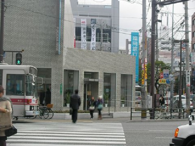 【シャーメゾン浄水通りの銀行】