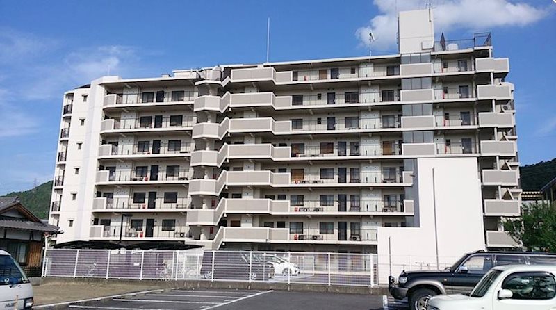 野洲市小篠原のマンションの建物外観