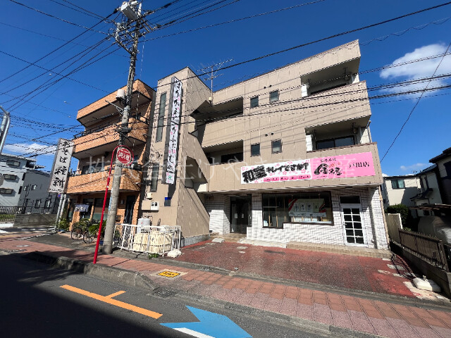 【ファミールニッケンの建物外観】