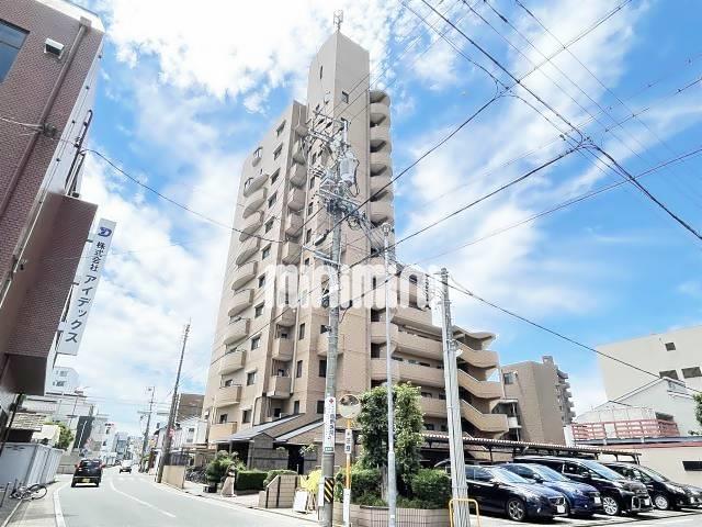 【イーストリバージュの建物外観】