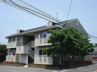 松本市平田東のアパートの建物外観