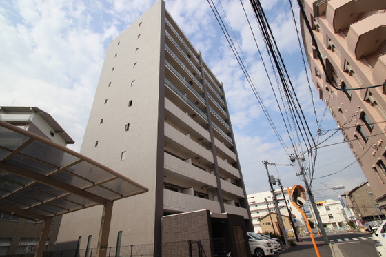 【広島市南区段原山崎のマンションの建物外観】