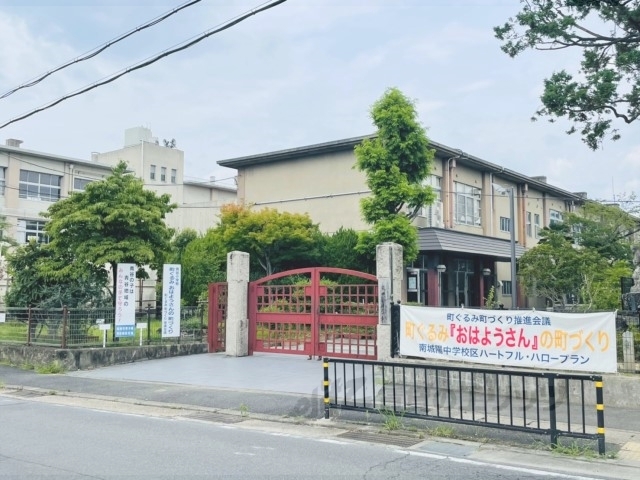 【城陽市市辺のアパートの小学校】