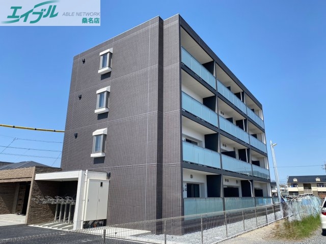 三重郡川越町大字豊田のマンションの建物外観