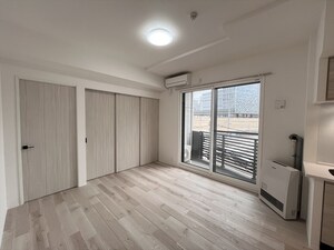 居室・リビング　208号室の写真です