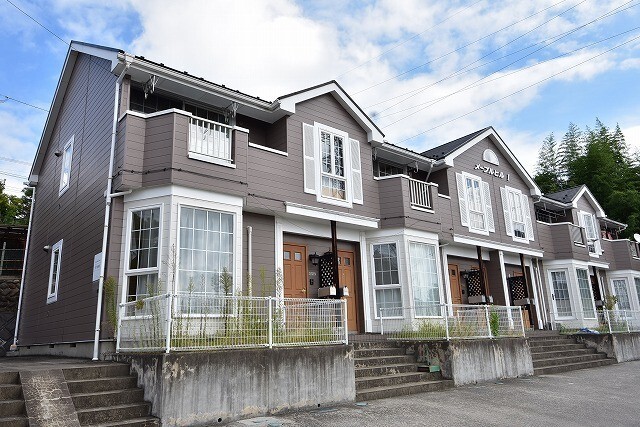 郡山市日和田町のアパートの建物外観