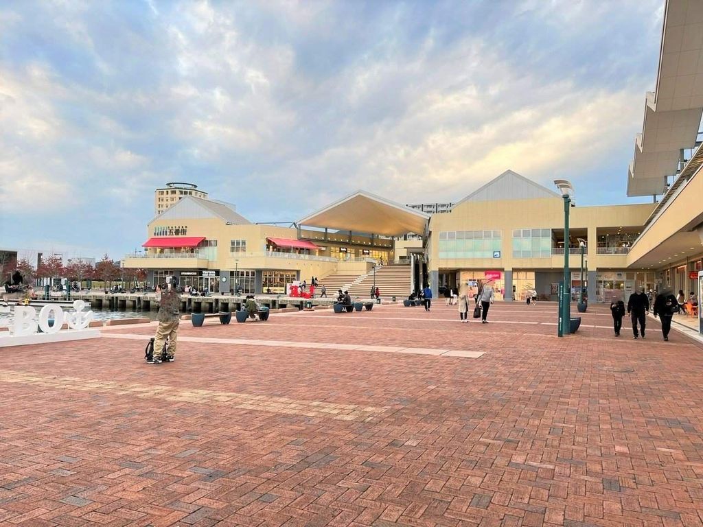 ショッピングセンター　させぼ五番街（ショッピングセンター）まで310m