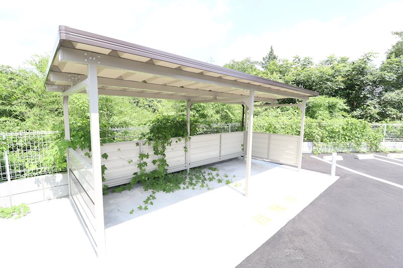 その他共有部分　少しのお買い物にも便利な駐輪場です。