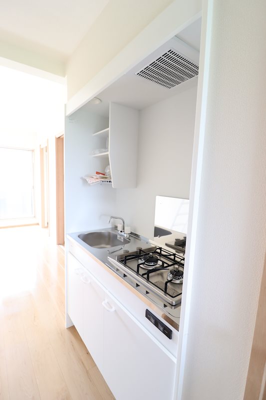 キッチン　ガス台付きで直ぐに調理が始められます。