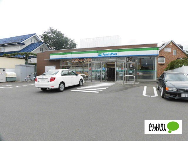 コンビニ　ファミリーマート盛岡月が丘三丁目店（コンビニ）まで206m