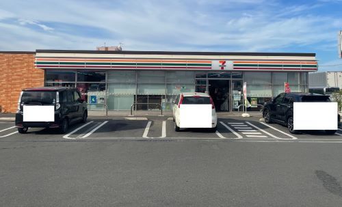 コンビニ　セブンイレブン伊勢原沼目6丁目（コンビニ）まで650m