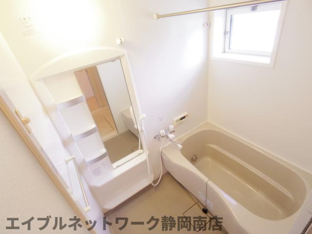 バス・シャワールーム　ゆったり過ごせるお風呂です