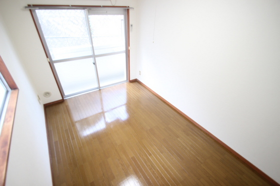 居室・リビング　※別室の写真です