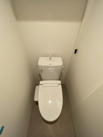 トイレ　セレニテ堺筋本町プリエ　ウォシュレット付き