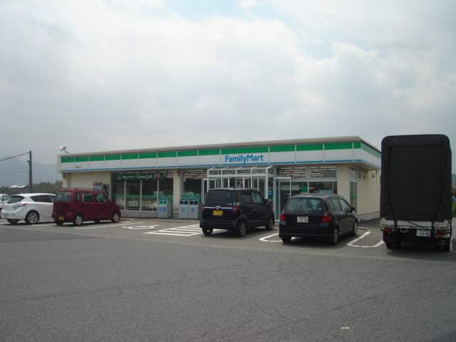 コンビニ　ファミリーマート（コンビニ）まで1646m