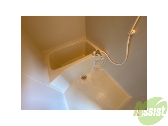 バス・シャワールーム　浴室は広々とした空間でした。一日の疲れを癒してください。