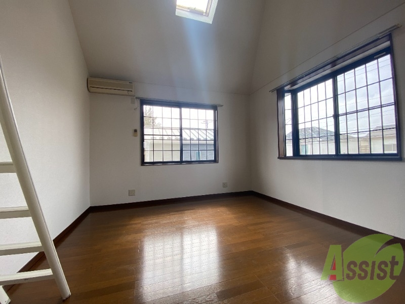 居室・リビング　こちらはリビングです。明るくていいですね。