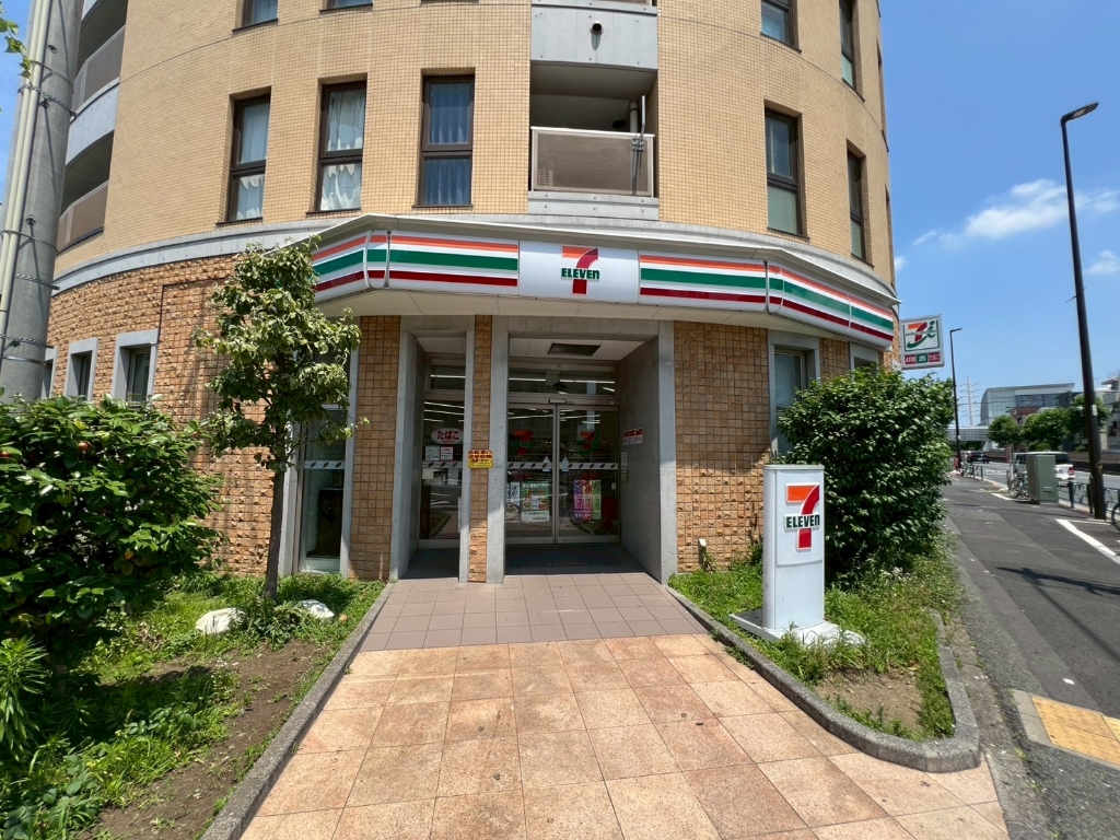 コンビニ　セブンイレブン 世田谷新代田駅前店（コンビニ）まで455m