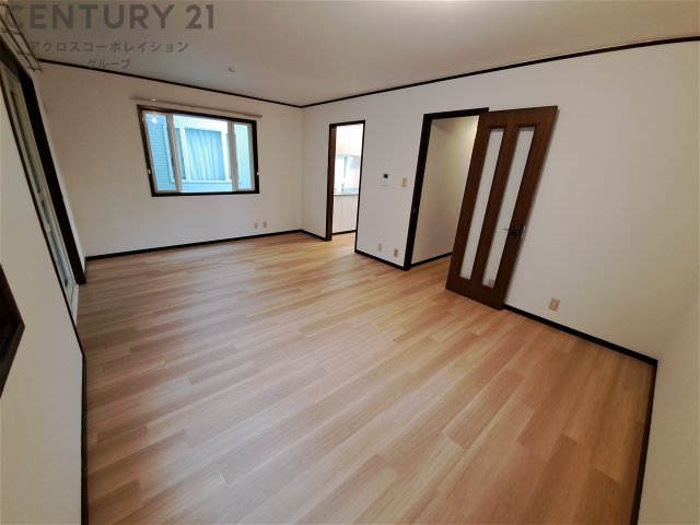 居室・リビング　3面採光の明るいリビングです