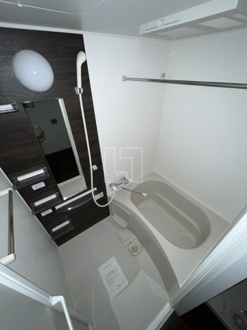 バス・シャワールーム　セレニテ桜川駅前プリエ　浴室