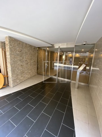 エントランス　セレニテ桜川駅前プリエ　エントランス