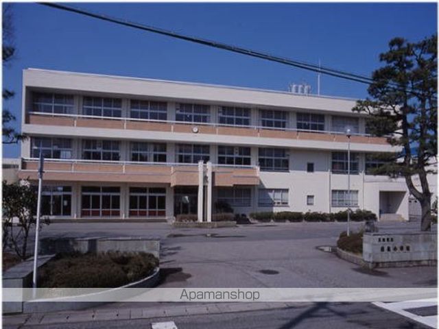 小学校　雄島小学校（小学校）まで500m