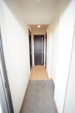 玄関　※同物件・同タイプの写真です。