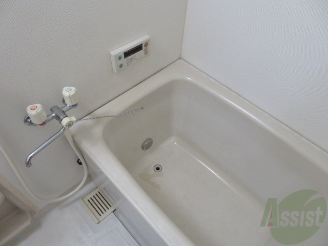 バス・シャワールーム　バスルームはこちらです。広々としてゆったり休めます。