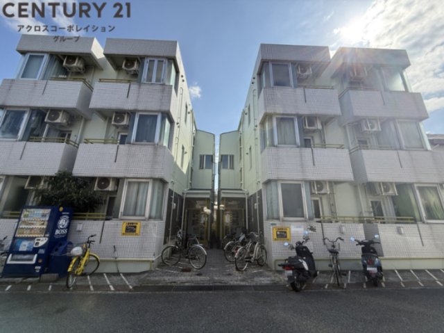 建物外観　敷地内にコインランドリーがあり便利です！