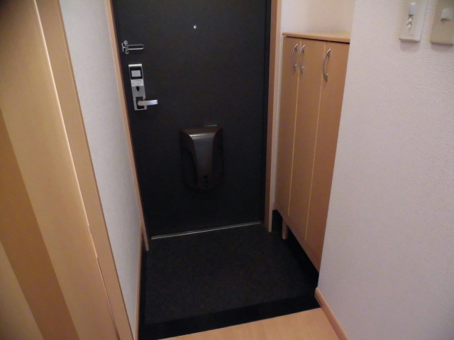 玄関　同型タイプ（反転）