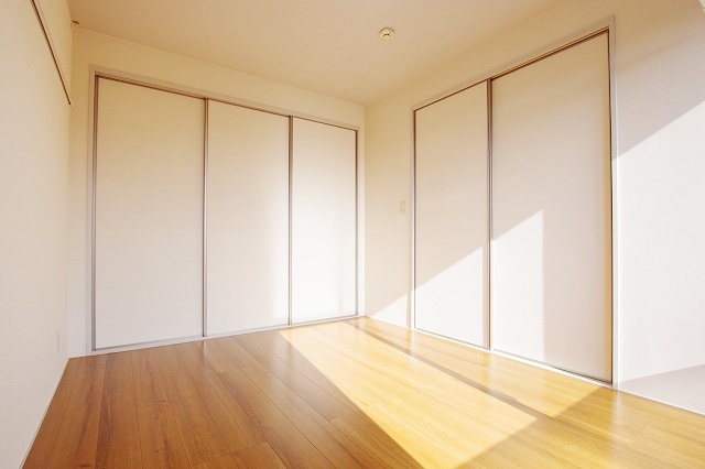 その他部屋・スペース　類似室内。クロス・床・建具等の色が異なる場合がございます。