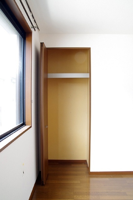 収納　類似室内。クロス・床・建具等の色が異なる場合がございます。