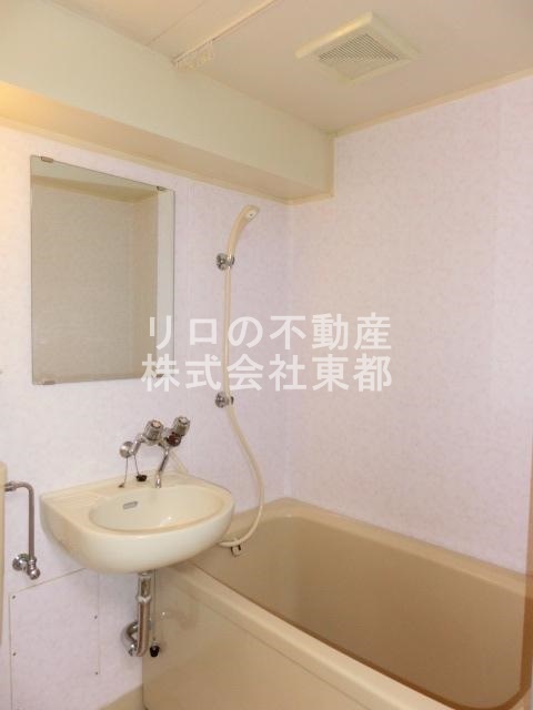 バス・シャワールーム　バストイレが一緒になってるとお掃除がしやすいです♪