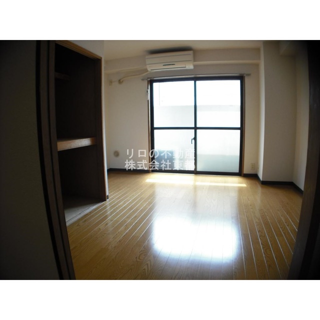 居室・リビング　南東向きで日当たり良好なお部屋！暖かな日差しが入ります♪