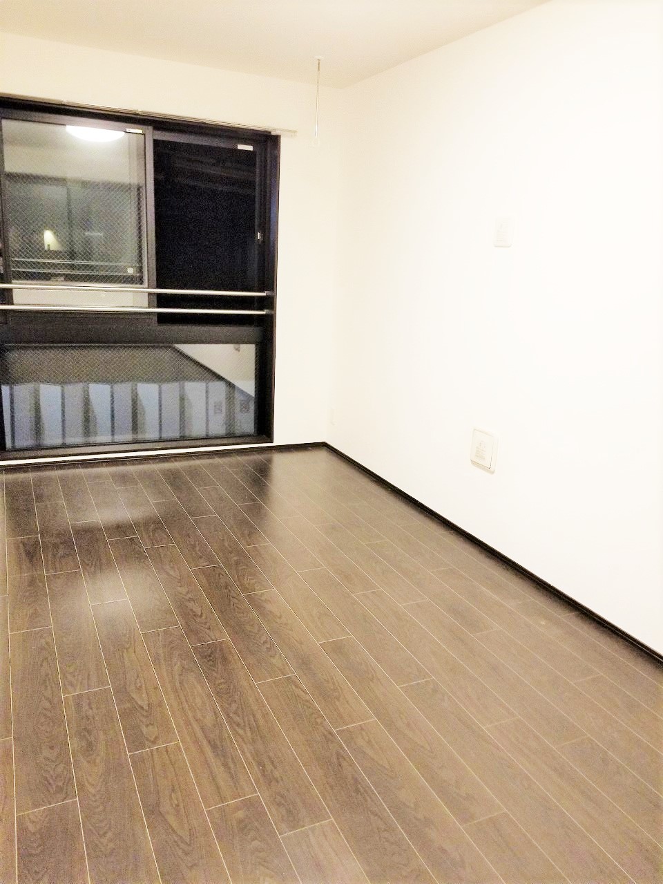 居室・リビング　★明るい多面採光の広々居室★