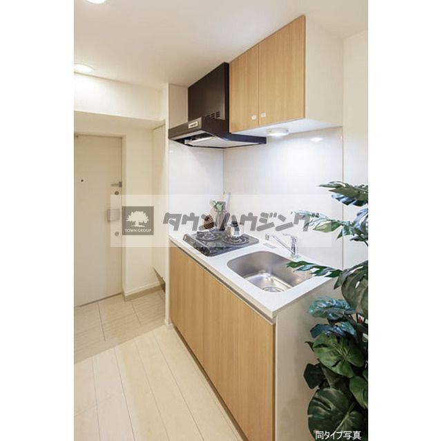 キッチン　モデルルームにつき家具・調度品等は賃料共益費に含まれません