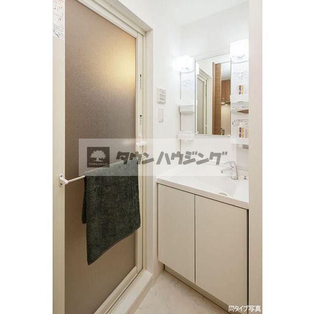 洗面設備　モデルルームにつき家具・調度品等は賃料共益費に含まれません