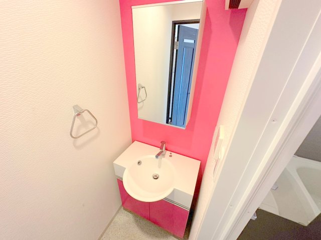 洗面設備　コンパクト洗面台です。使いやすいですよ。