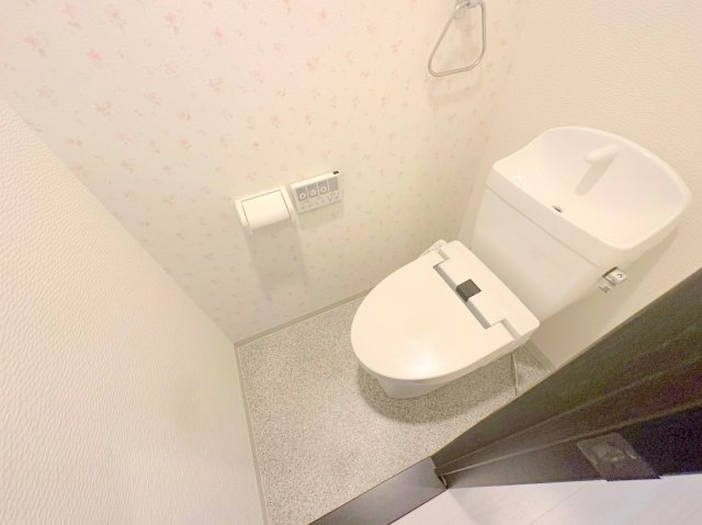 トイレ　清潔感のあるトイレは、誰もがリラックスできる空間です。