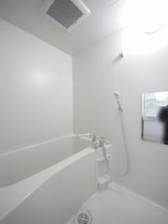 バス・シャワールーム　バス・トイレ別※反転室内