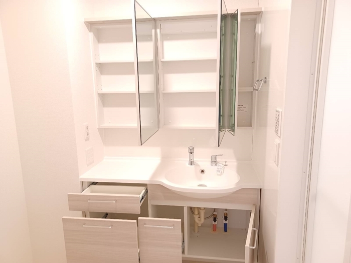 洗面設備　広い洗面スペース