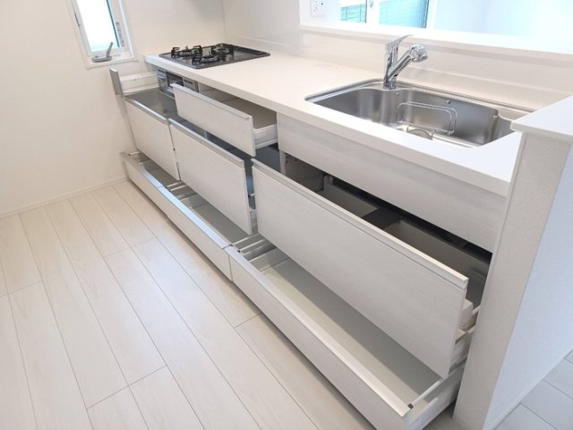 キッチン　コンパクトなキッチンで掃除もラクラク