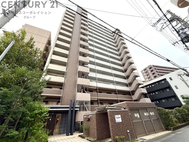 建物外観　オートロックで外部の人間が簡単に出入りできないため安心です！