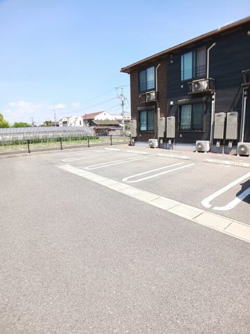 駐車場　駐車場があるので、車を買う予定の方も安心です